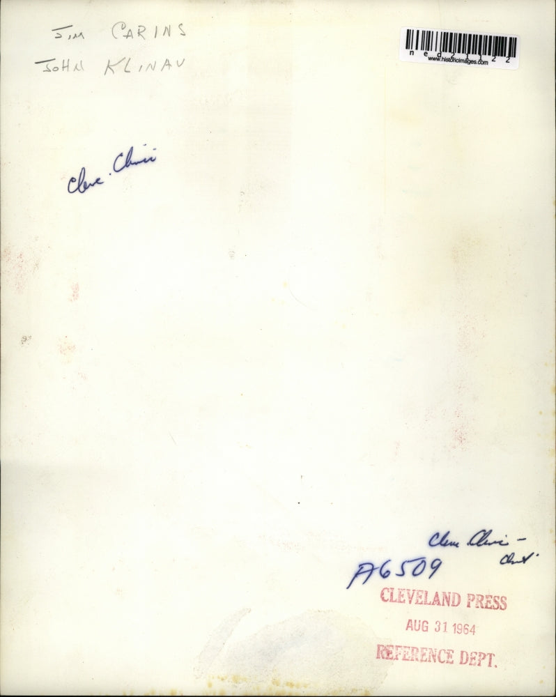 1964 Press Photo Jim Carins and John Klinav, Cleveland Clinic.