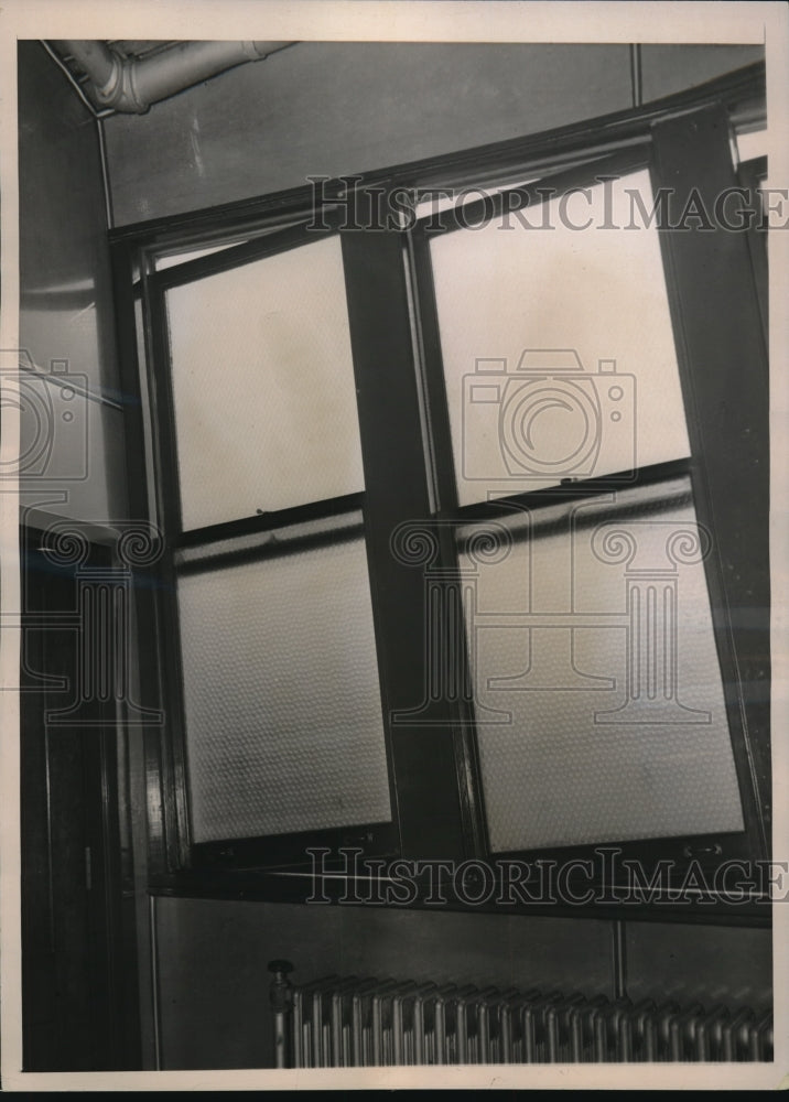 1937 Press Photo The windows in the upper part of the pier are pushed out.