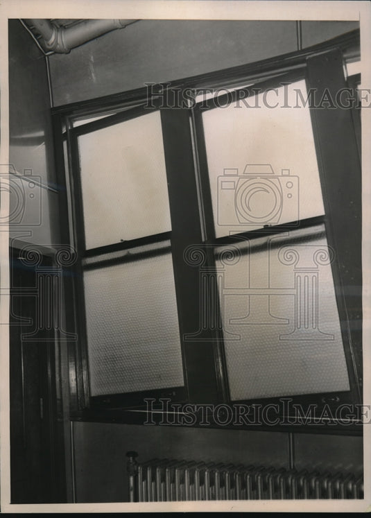 1937 Press Photo The windows in the upper part of the pier are pushed out.