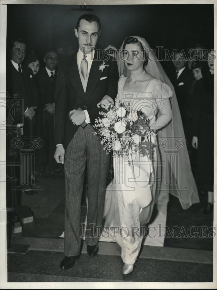 Load image into Gallery viewer, 1938 Press Photo New York Socialite weds parisian prince Lucy Tew of New York
