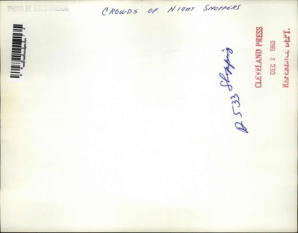 1960 Press Photo Crowds of night shoppers.