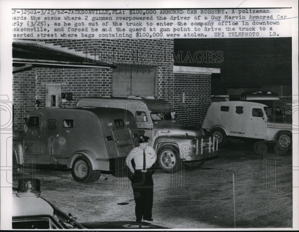 1962 Press Photo $100,000 Armored Car Robbery