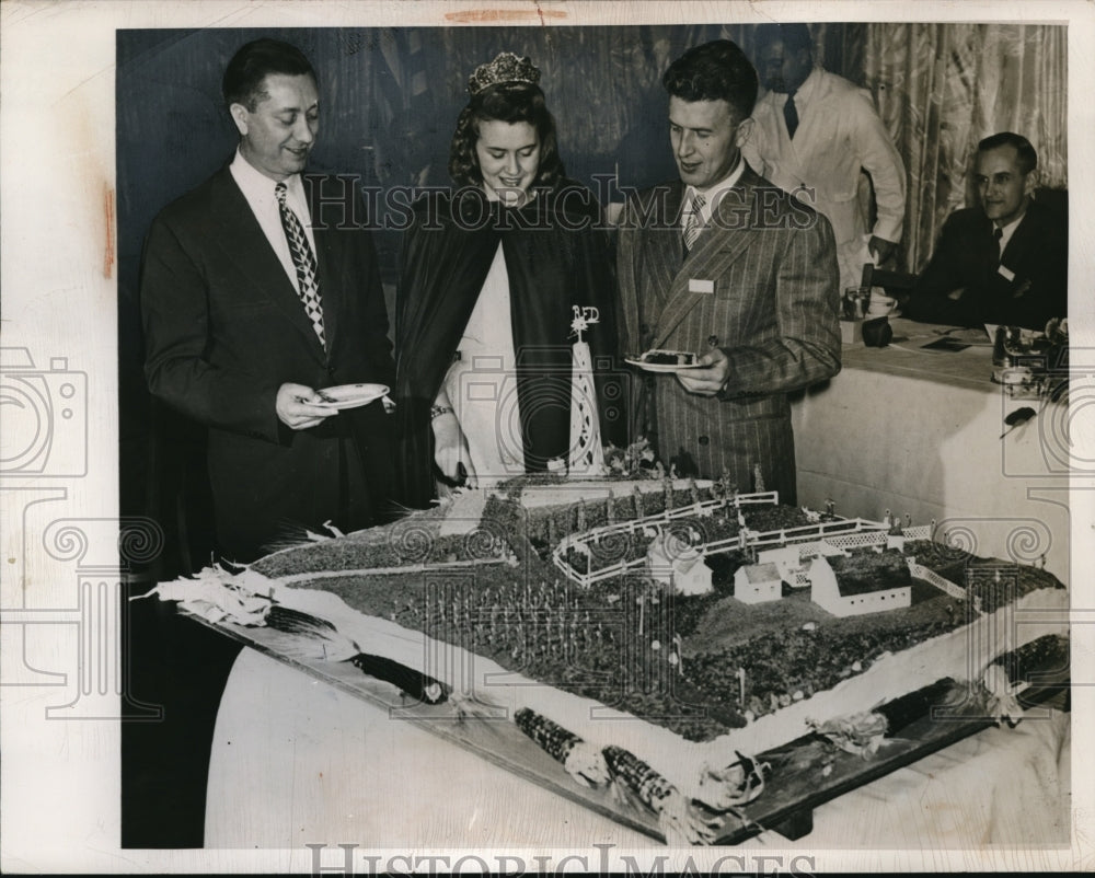 1947 Press Photo Nina Hersner, Layne Beatty and "Chuck" Worcester,Chicago,IL.
