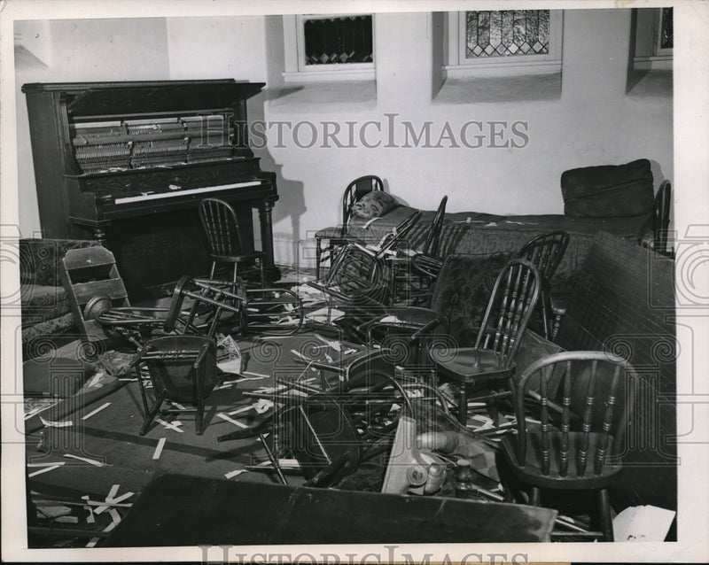 Load image into Gallery viewer, 1947 Press Photo Peoria Ill Hale Memorial church vandalized by F Church, T Picto
