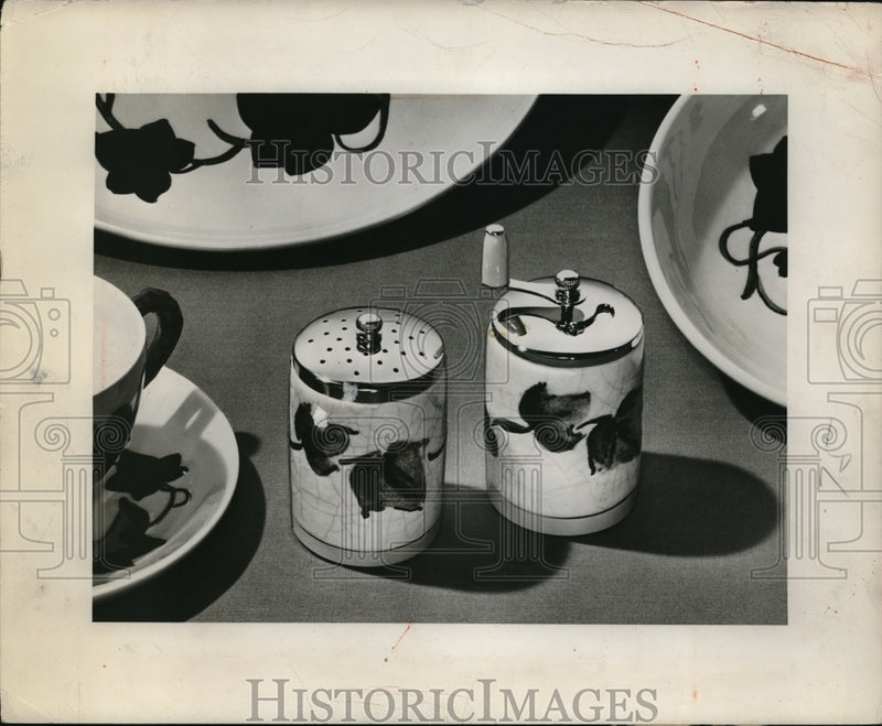Load image into Gallery viewer, 1949 Press Photo Saynor Maddor Food Ceramic Salt And Pepper Shakers Christmas

