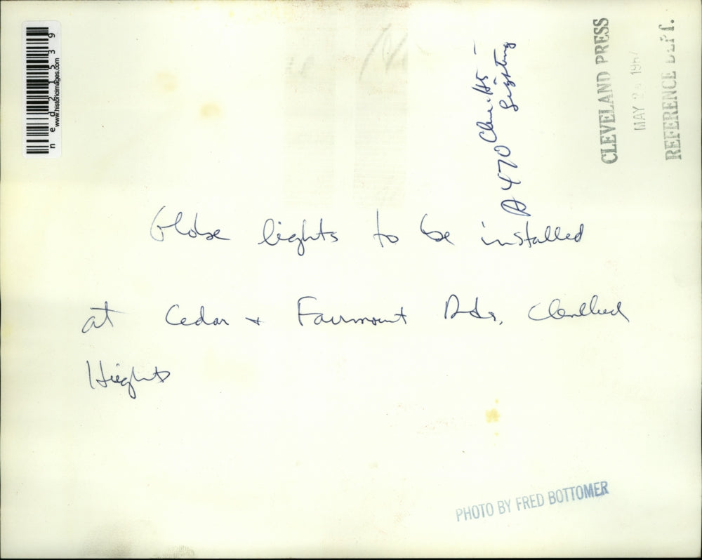 1967 Press Photo Globe Street Lights Above Continental Bank, Cleveland Heights