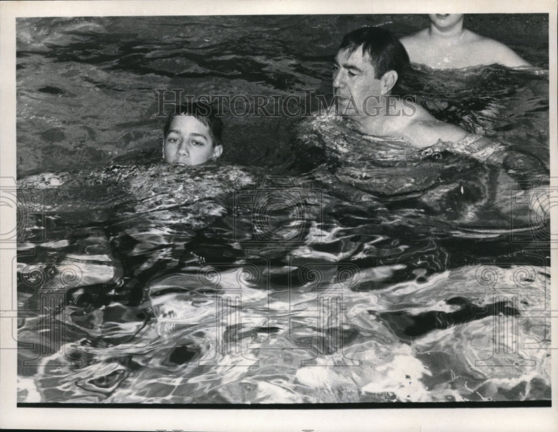 Load image into Gallery viewer, 1967 Press Photo Jack Buckner &amp; dad Hugh swimming on a vacation
