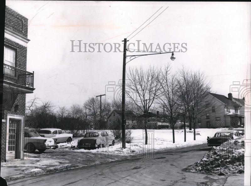 Load image into Gallery viewer, 1960 Press Photo Tullamore Road lot behind Cleveland Trust building
