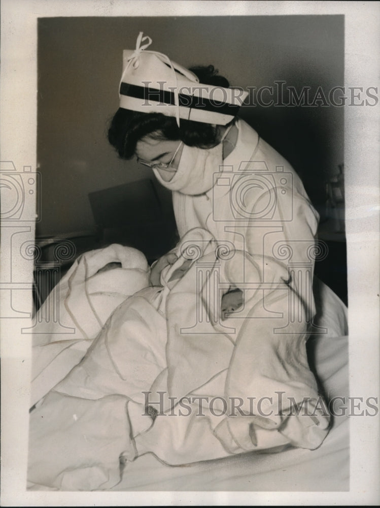 Load image into Gallery viewer, 1940 Press Photo Revere Mass Nurse witcher shown with triplets born to Mrs Frank
