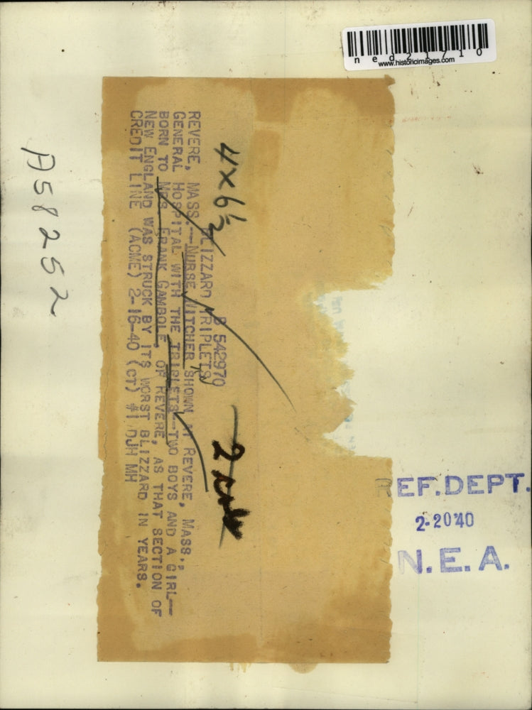 1940 Press Photo Revere Mass Nurse witcher shown with triplets born to Mrs Frank