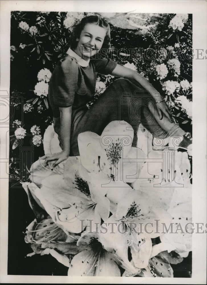 1940 Press Photo Miss Efird Is State Sponsor of !3th Rhododendron Festival