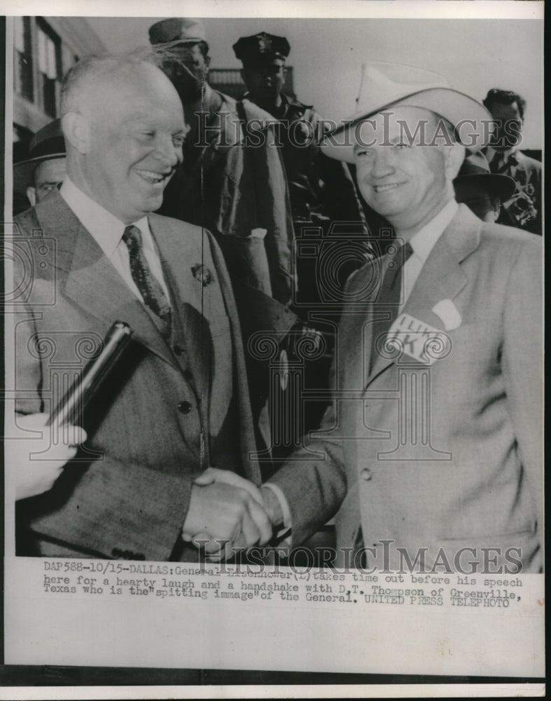 1952 Press Photo General Eisenhower and D.T. Thompson Share Laugh before Speech