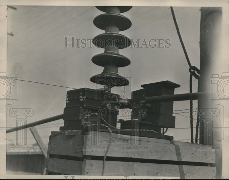 Load image into Gallery viewer, 1933 Press Photo Motion Picture Camera Records Vibrations On Line At Boulder Dam
