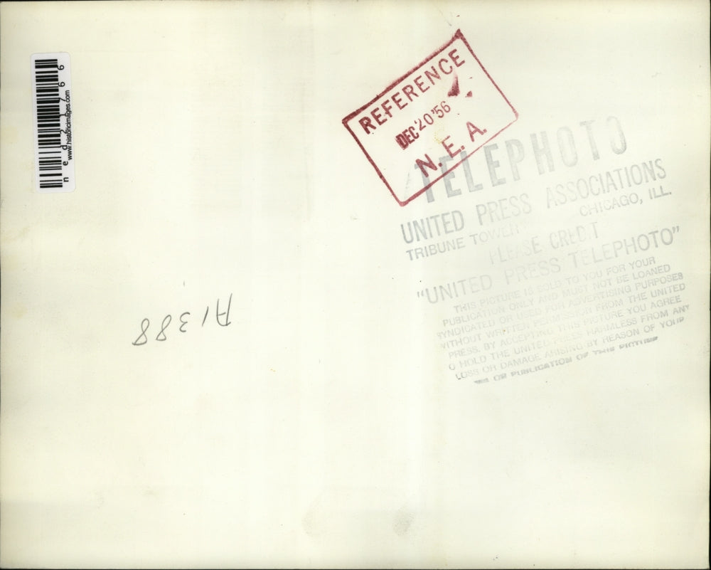 1956 Press Photo Nurse Virinia Walsh Holding Abandoned Child in Waterbury, CT