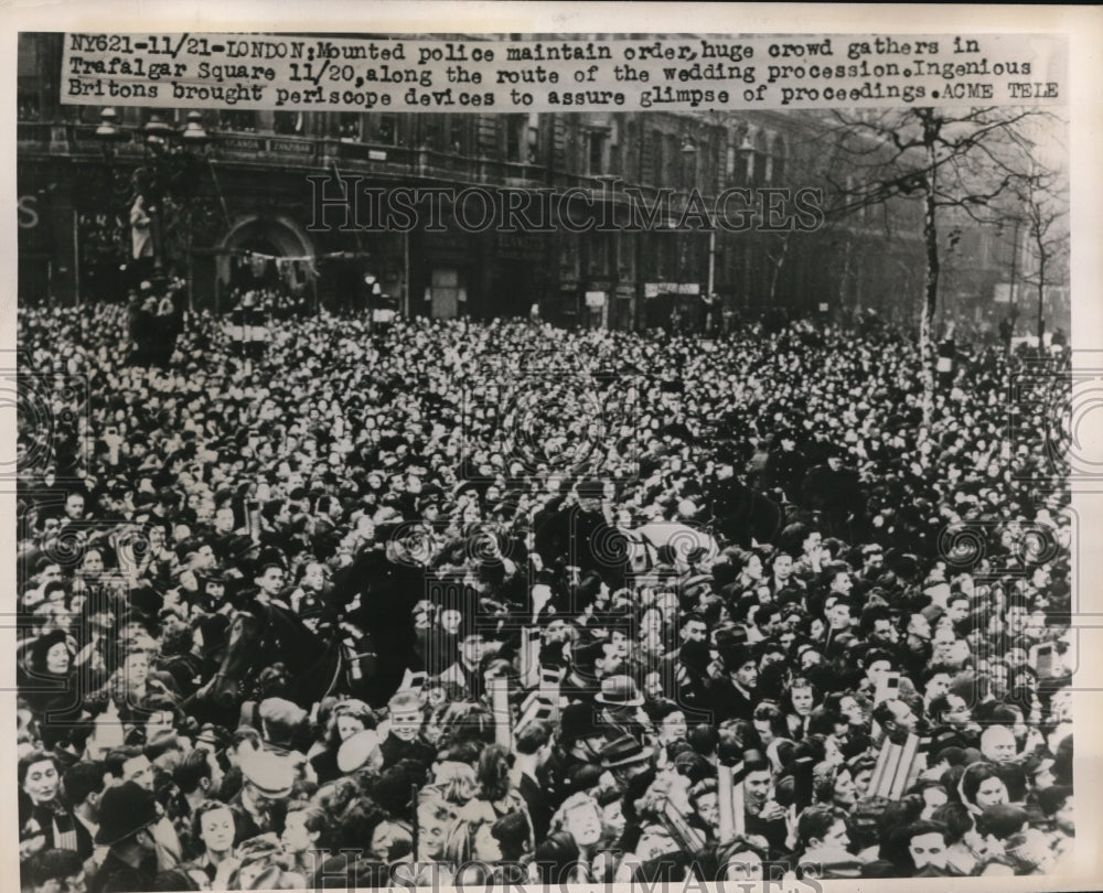 1948 Press Photo Mounted Police Maintain Order in Trafalgar Square for Wedding