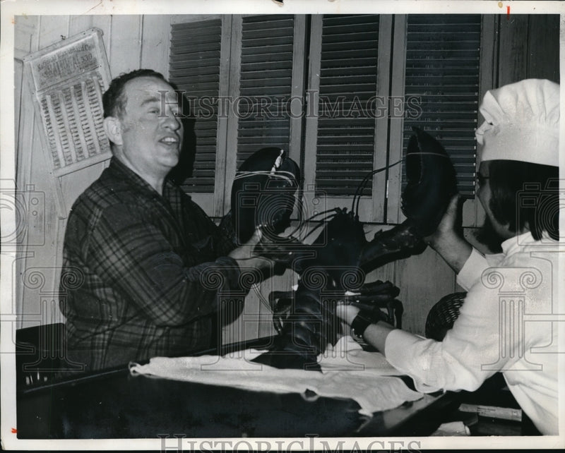 Load image into Gallery viewer, 1973 Press Photo Clifford Earl Weighing Superlobster in Basking Ridge, NJ
