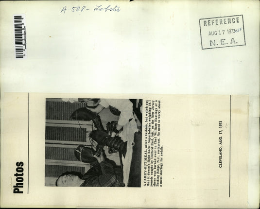 1973 Press Photo Clifford Earl Weighing Superlobster in Basking Ridge, NJ
