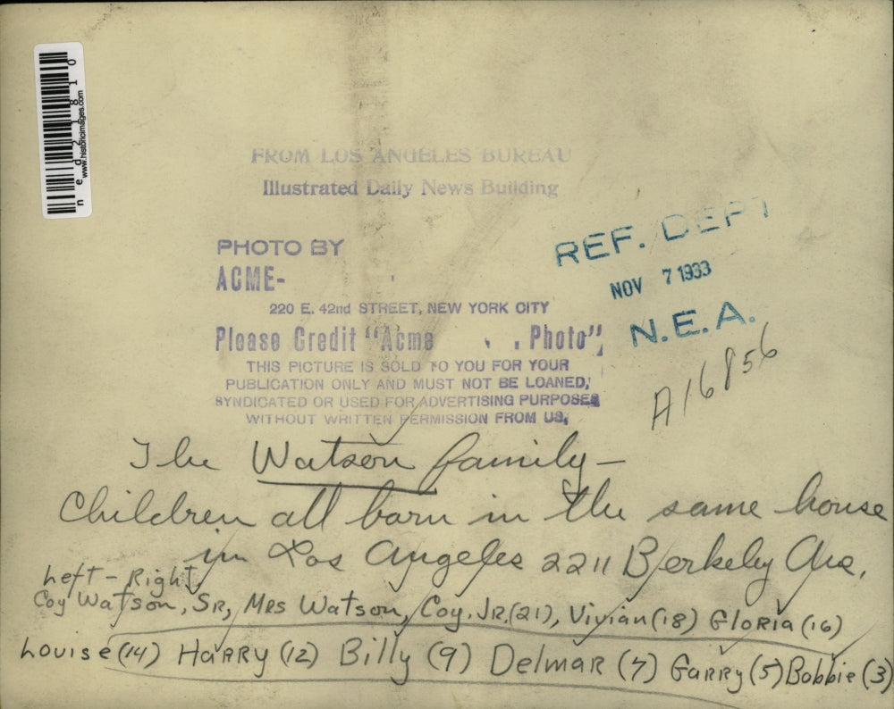 1933 Press Photo Watson Family Posing For Photo In Front of Family Home