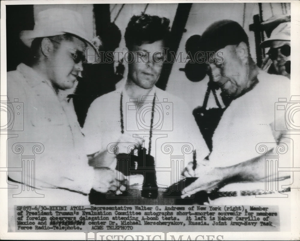 1946 Press Photo Walter G Andrews Autographs Souvenirs