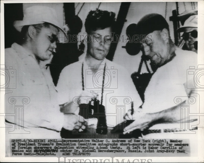 Load image into Gallery viewer, 1946 Press Photo Walter G Andrews Autographs Souvenirs
