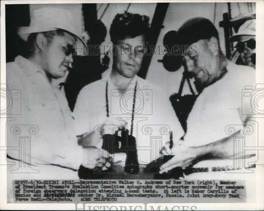 1946 Press Photo Walter G Andrews Autographs Souvenirs