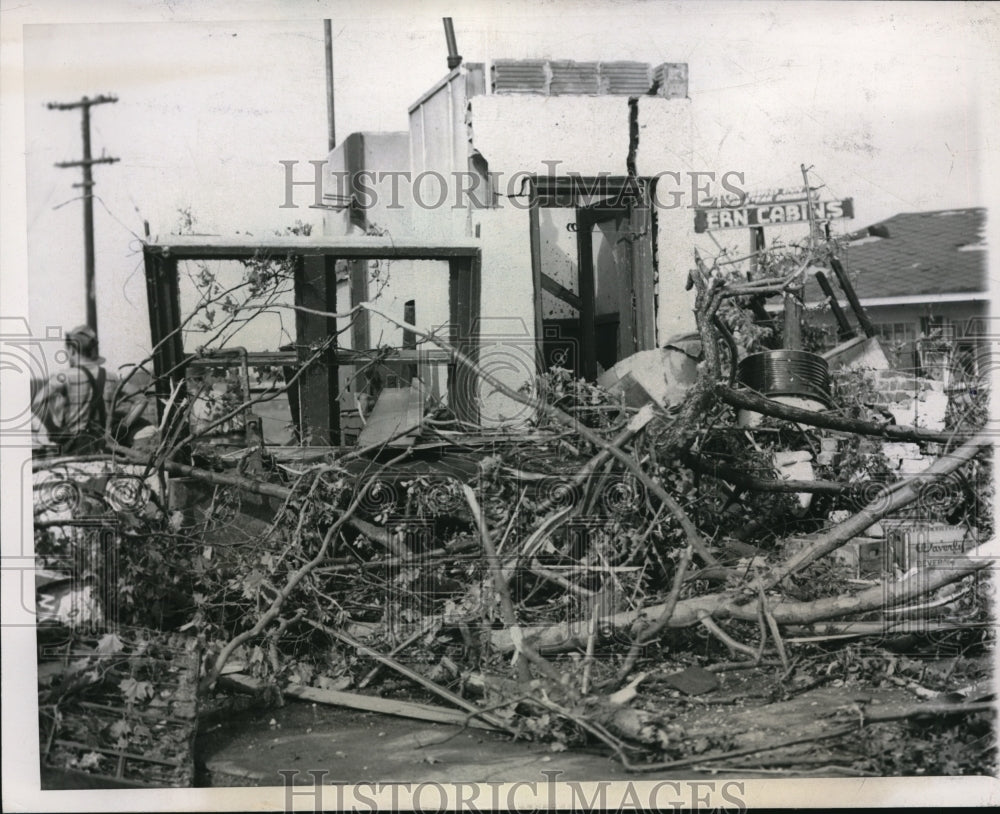 1946 Press Photo Northern Indiana Tornado Wreckage