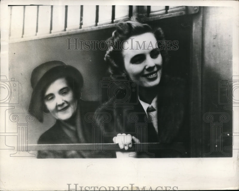 Load image into Gallery viewer, 1948 Press Photo Princess Anne of Bourbon Parma fiancÃƒÆ’Ã†E™ÃƒEšÃ‚Â©e of Ex-King Michael of

