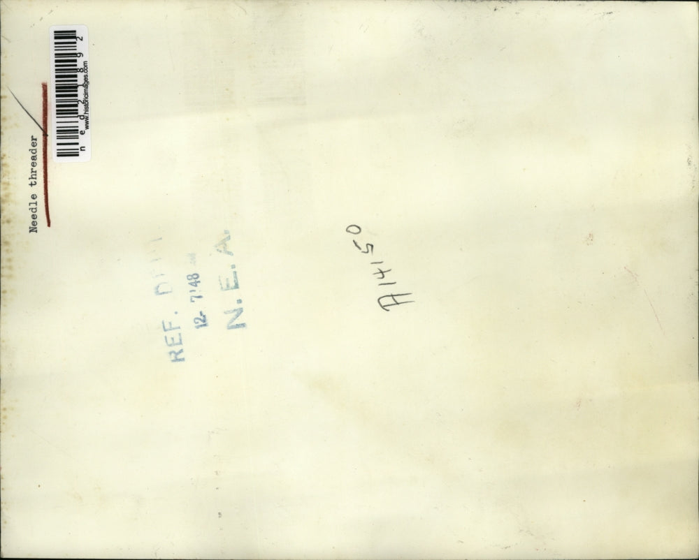 1948 Press Photo A needle threader demonstrated by a woman