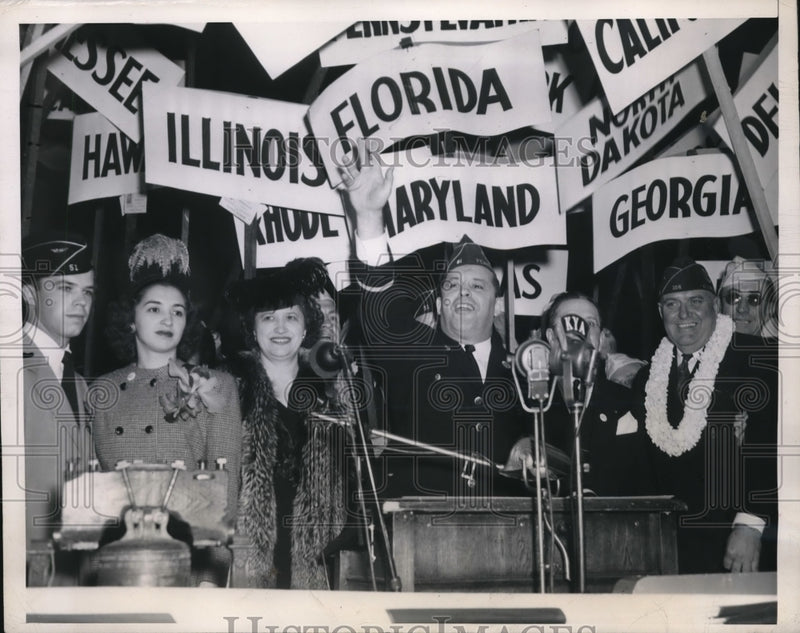 Load image into Gallery viewer, 1946 Press Photo American Legion elects new commander, San Francisco, CA.
