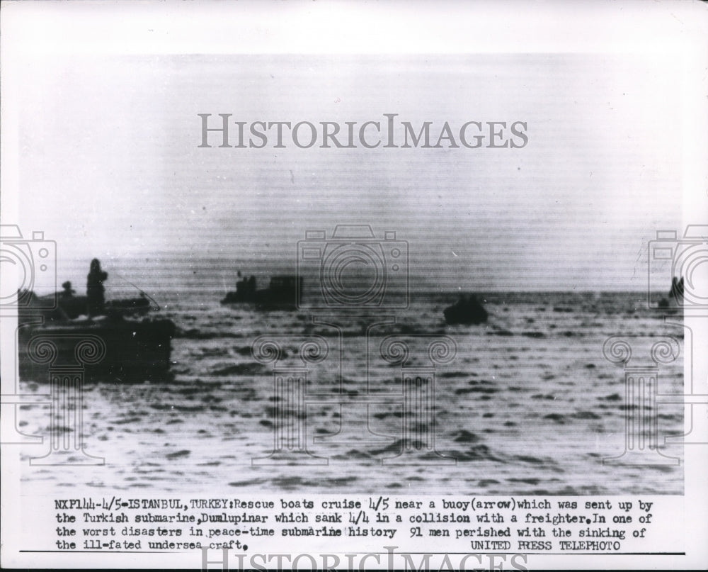 1953 Press Photo Istanbul Turkey Rescue boats cruise near buoy which was sent