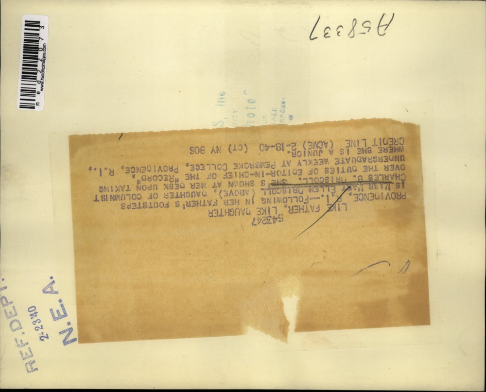 1940 Press Photo Providence RI Mary Driscoll columnist for Record at Pembroke