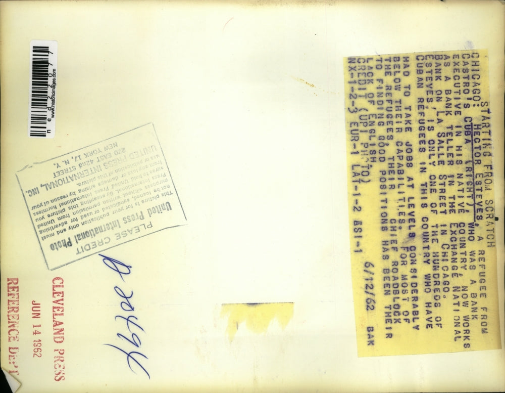 1962 Press Photo Chicago Hector Esteves Cuban refugee now bank teller