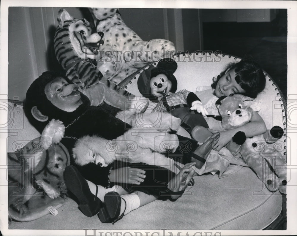 1957 Press Photo Kathy Gillespi Five Year Old Visitor At New York Toy Fair