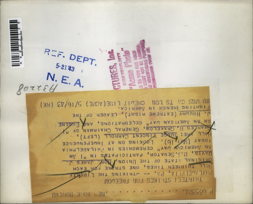 1943 Press Photo Honorary James J. Davis rings Liberty Bell. Judge Vincent