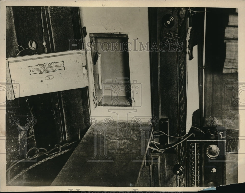 1929 Press Photo Secret Safe Found in Raid of Scotland Yard Soviet Headquarters