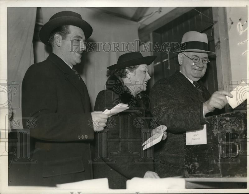 Load image into Gallery viewer, 1937 Press Photo Patrick H O'Brien Wife Son Vote Mayor on Labor Ticket
