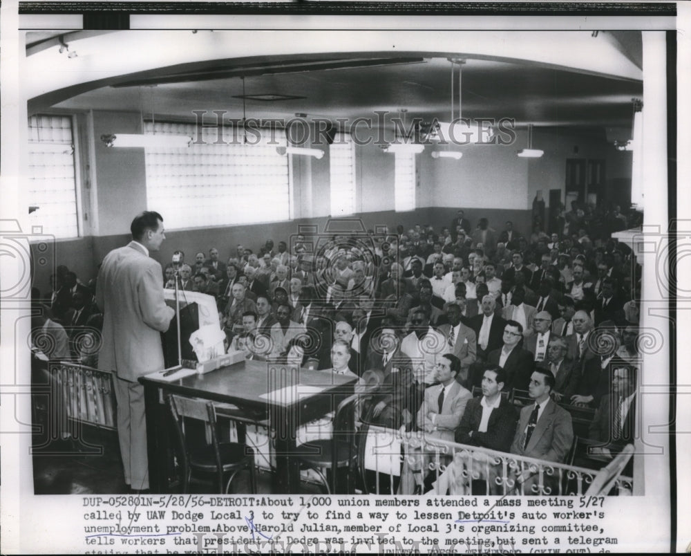 1956 Press Photo Harold Julien speaks to mass meeting called by UAW Dodge Local