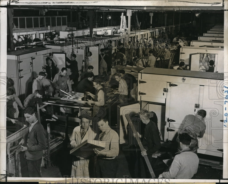 Load image into Gallery viewer, 1940 Press Photo Refrigerator Manufactured Weber Showcase Co Army Camp Use
