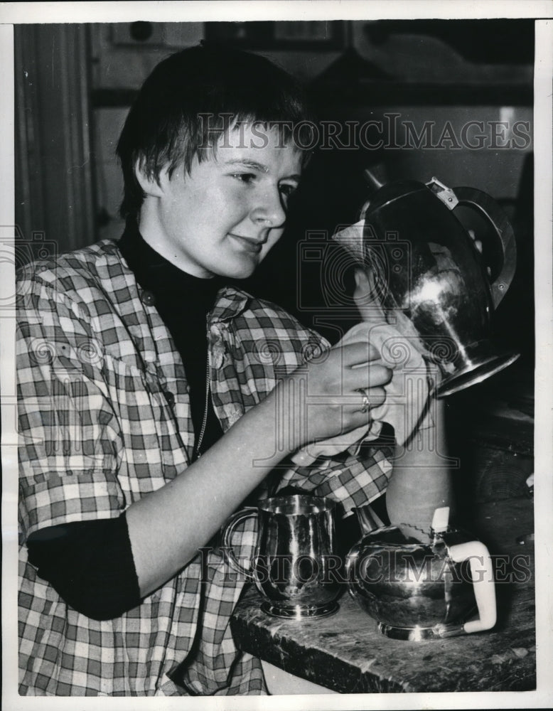 1956 Press Photo Silversmithing Student Angela Pruden with English Teapot