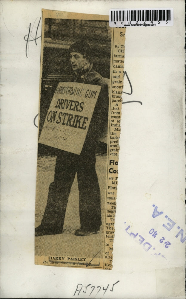 1940 Press Photo Driver on Stirke