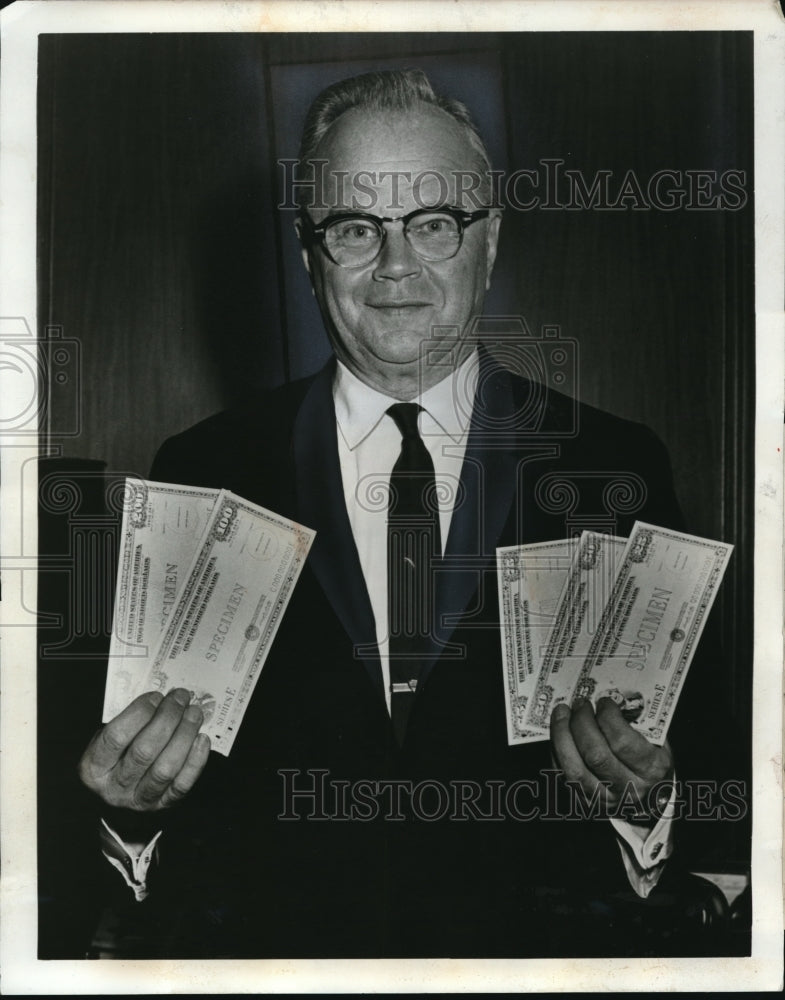 Load image into Gallery viewer, 1965 Press Photo Elmer Engstrom RCA President Showing Off E Bonds Payroll Savers

