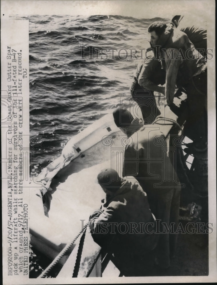 1957 Press Photo United States Coast Guard Cutter Spar Crew Sea Disaster Search