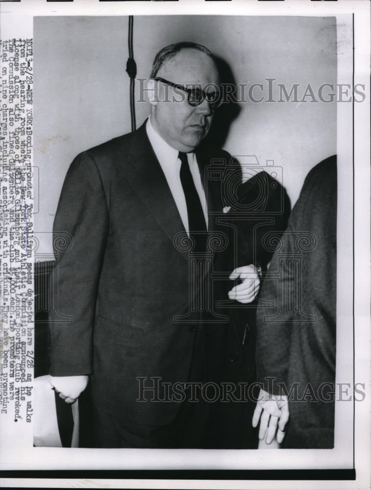 1956 Press Photo boxing promoter Tex Sullivan gets license revoked