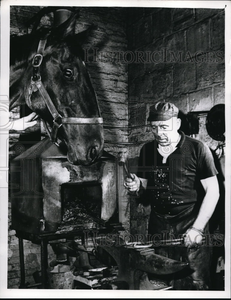1963 Press Photo Timothy Goulding Blacksmith Making Horse Shoes