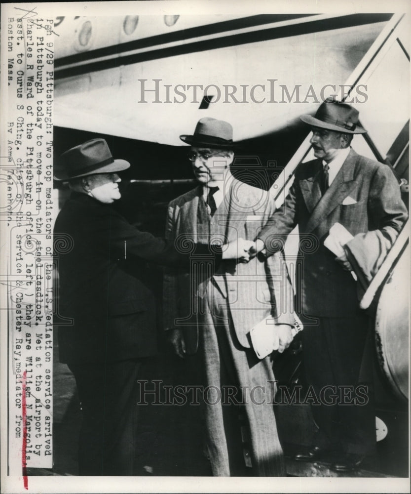1949 Press Photo Charles R. Ward, William N. Margolis, and Chester Ray meeting