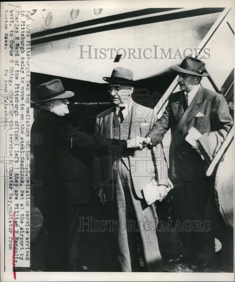 Load image into Gallery viewer, 1949 Press Photo Charles R. Ward, William N. Margolis, and Chester Ray meeting
