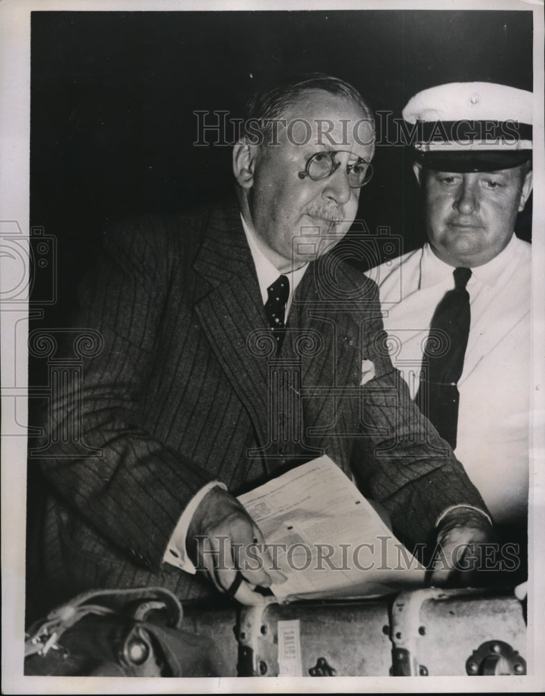 Load image into Gallery viewer, 1937 Press Photo Maurice DuPerrey Rotary International President in Miami
