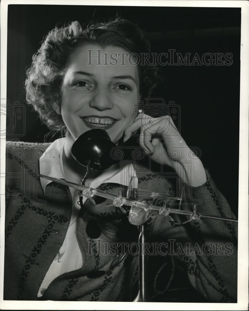 1942 Press Photo Jewel C. Erhardt, Wife of U.S. Army Lieut. Charles W.