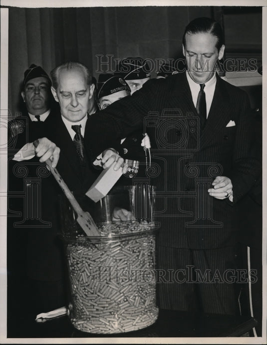 1940 Press Photo Wash DC Col Charles Morris, Capt Richard Davidson draft drawing