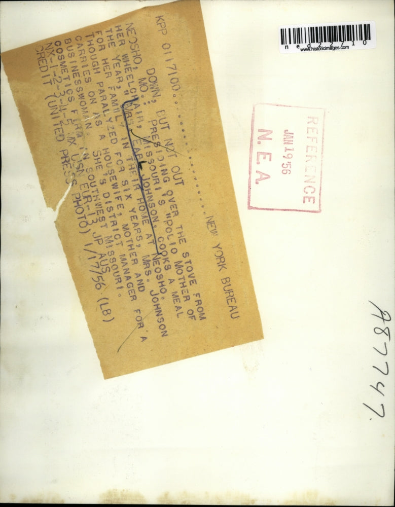 1956 Press Photo Mrs. Earl Johnson, Missouri Polio Mother of the Year Cooking